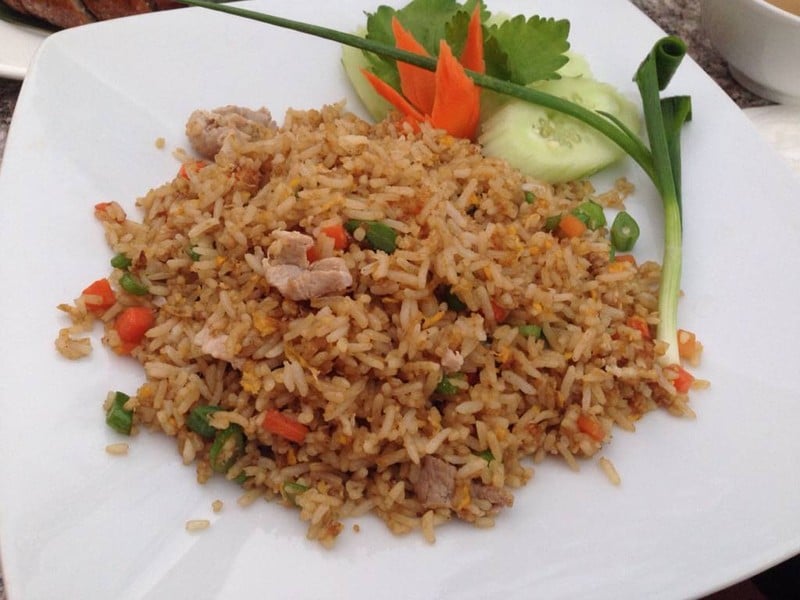 ข้าวผัดหมูที่ทานคนเดียวไม่หมด!! ใหญ่โค้ดๆ