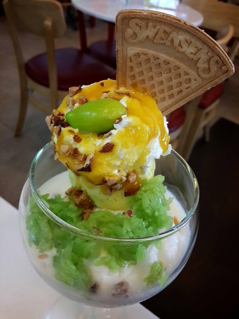 Mango Sticky Rice In Coconut Shake (149 บาท)