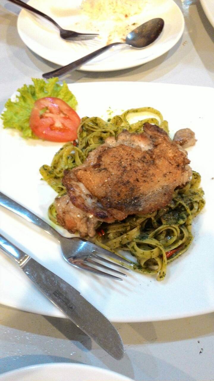 Fettucine with grilled chicken อาหารนานาชาติ อร่อยคะ ต้องลองๆ