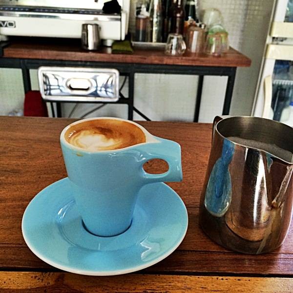 อีกแก้วขอเป็น picco;o latte ค่ะ ให้เทอาร์เองค่ะ