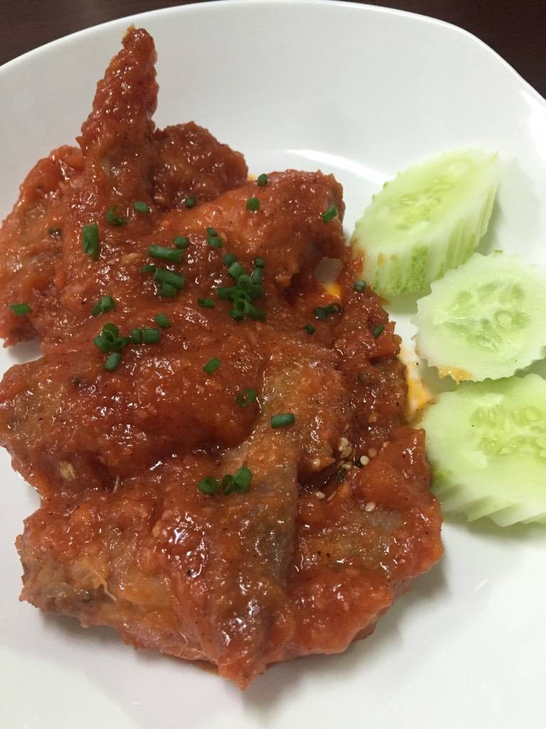 ปีกไก่น้ำแดง