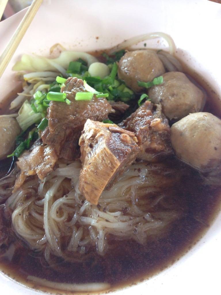เล็กลูกชิ้นเนื้อเปื่อยน้ำตก
