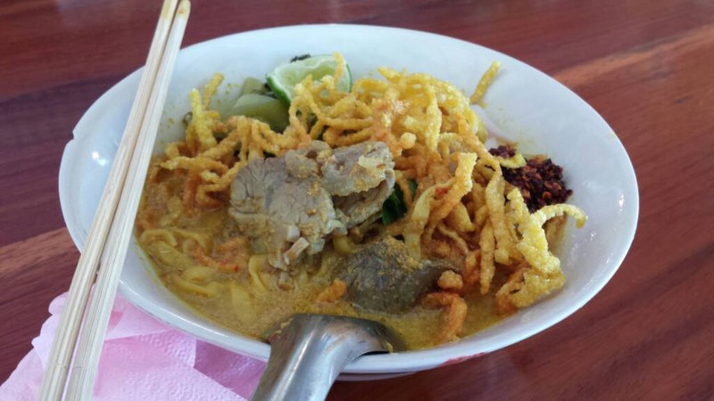 ข้าวซอยเนื้อ 50฿ หั่นชิ้นใหญ่ทีเดียว 7 ชิ้นได้