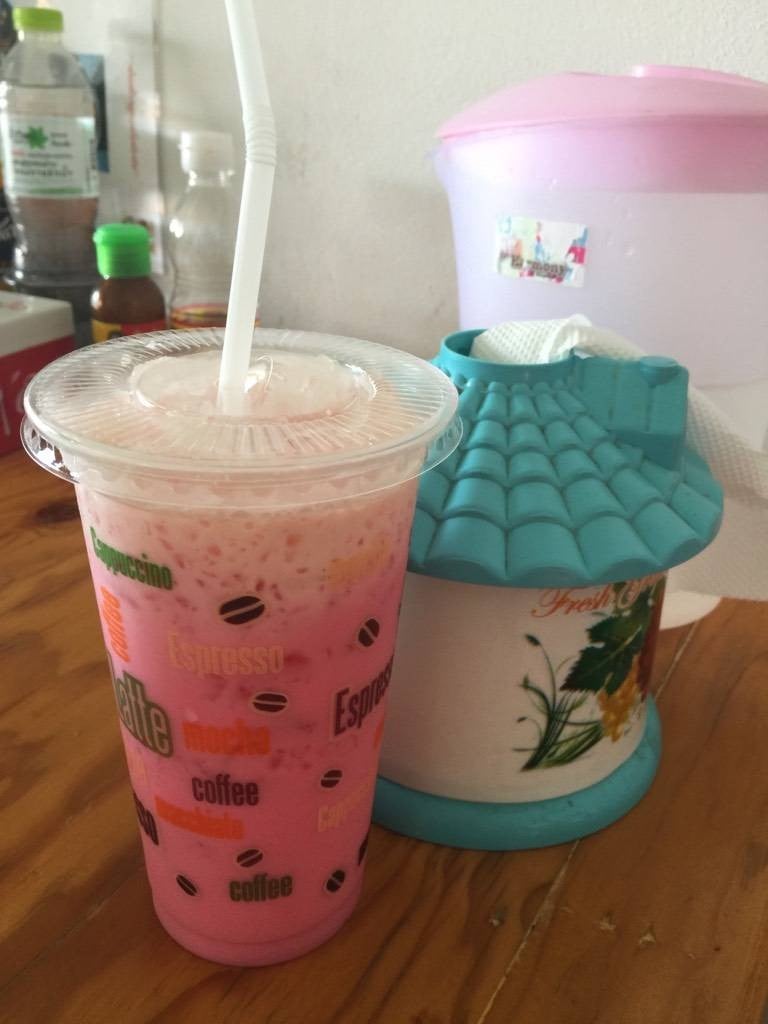 นมเย็นน้ำแดง หวานมันอร่อยใช้ได้ค่ะ