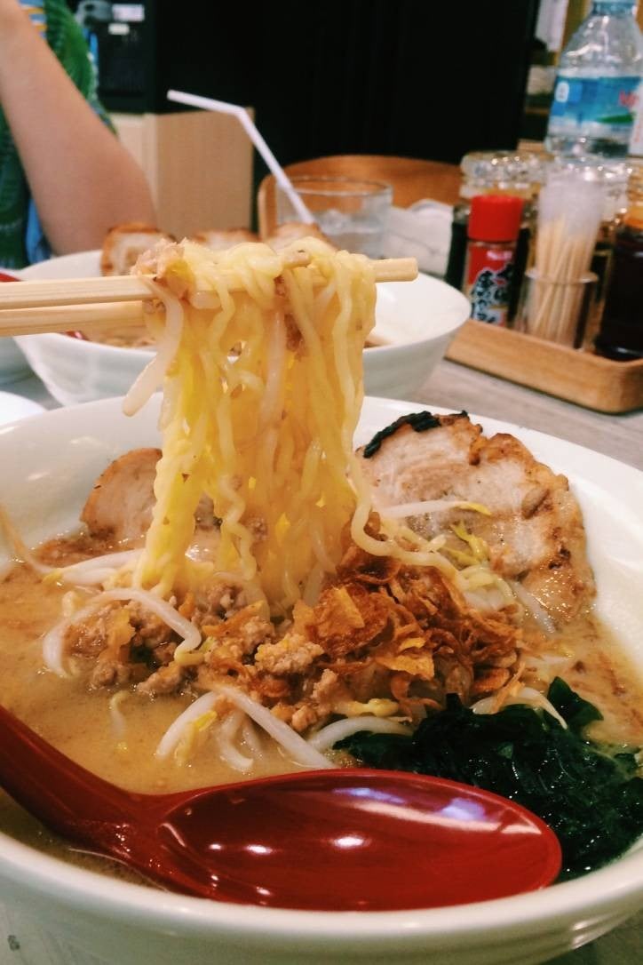 เส้นที่นี่จะมาแนวเส้นใหญ่ ซึ่งสัมพันธ์กันกับน้ำซุปมิโซะรสเข้ม