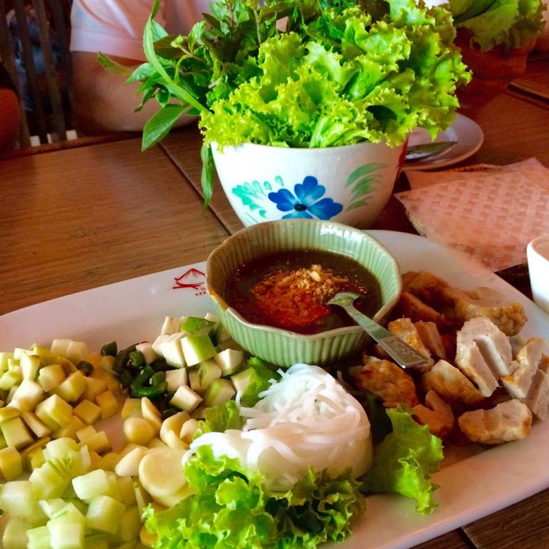 แหนมเนือง