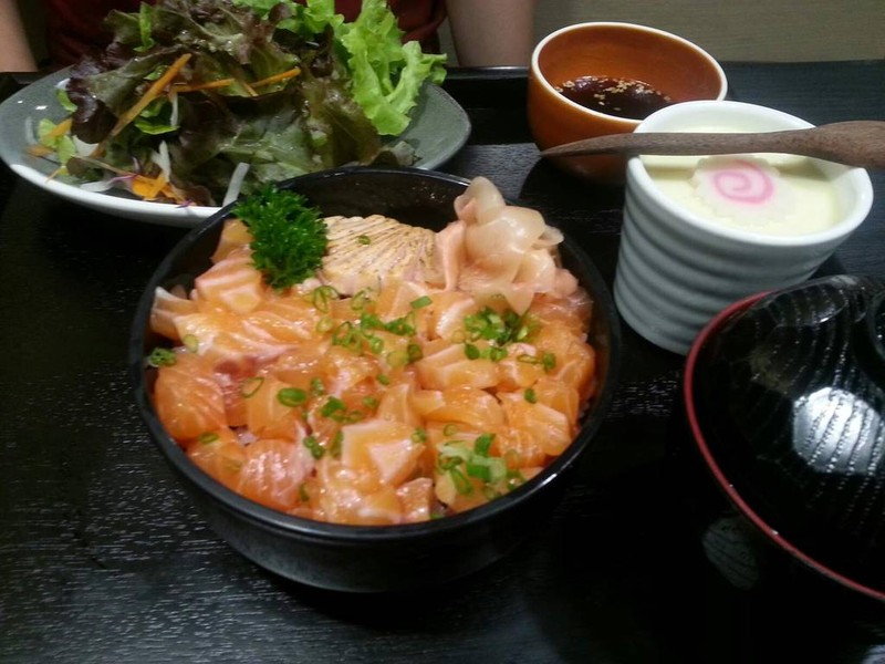Salmon  Sukimi  Don  Set  