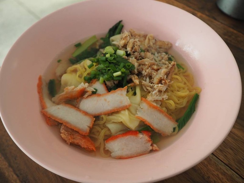 บะหมี่เกี๊ยวปูหมูแดง 40 บาท