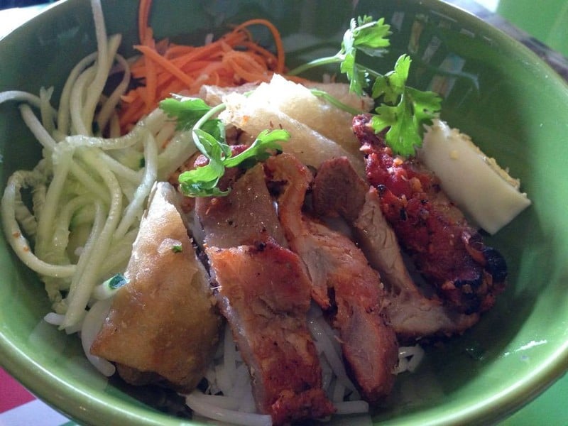 เส้นหมี่หมูย่าง