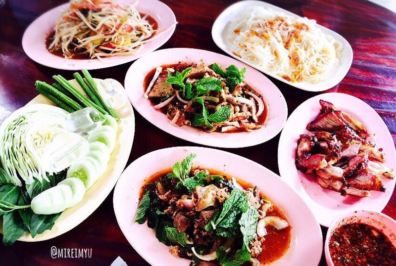 หน้าตาโดยรวมของมื้อนี้ อร่อยทุกอย่างได้รสกำลังดี ไม่จัดจ้านเกินไป