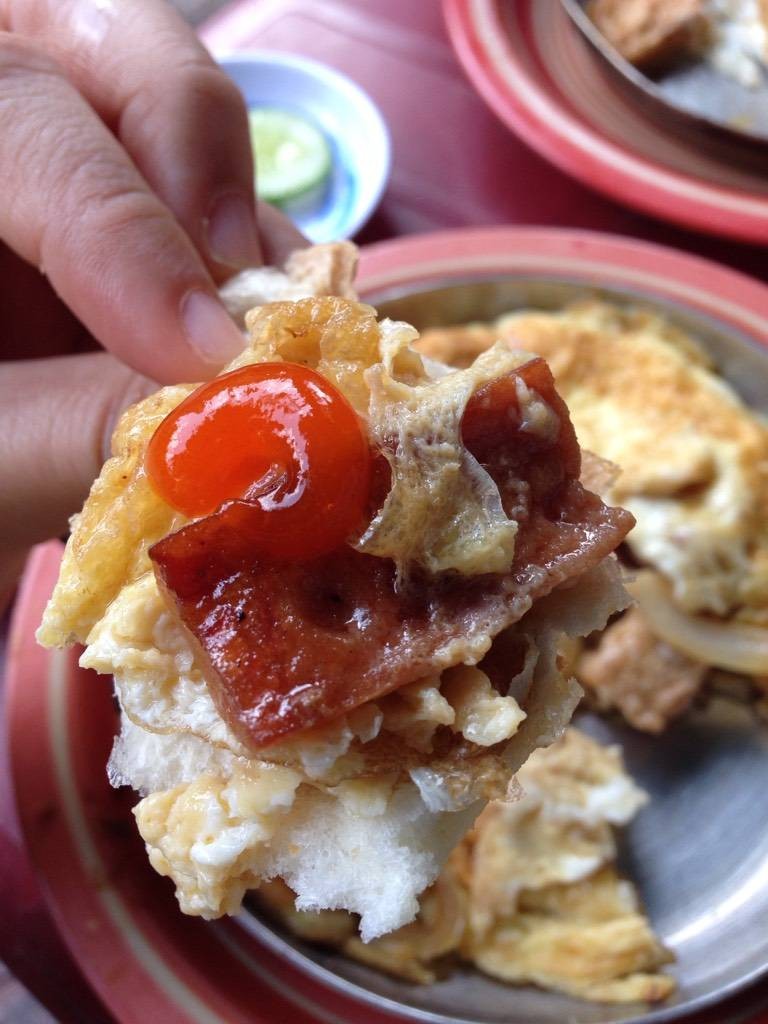หย่อยๆ -ซอสพริกที่นี่เผ็ดอร่อยดี