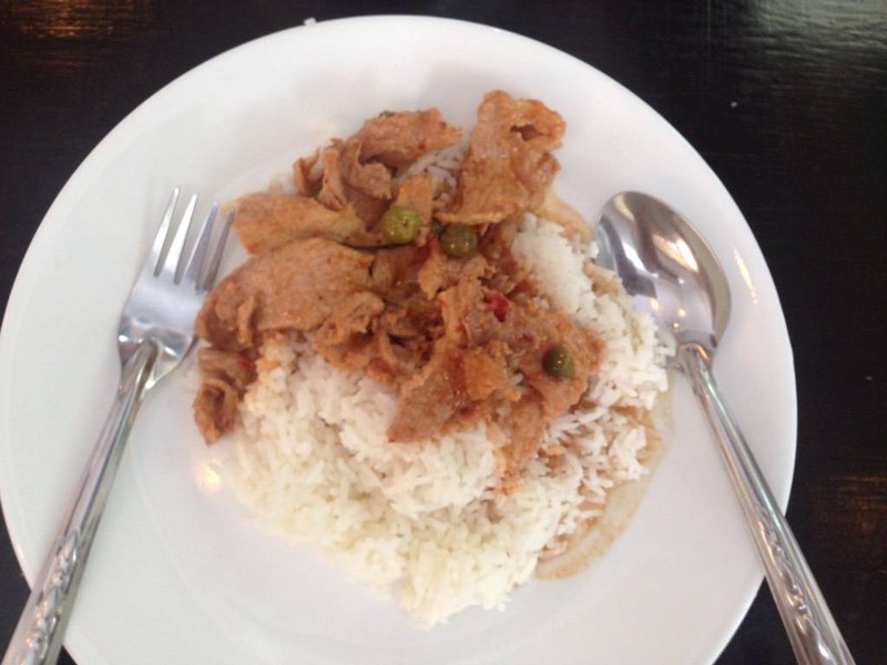 ข้าวราดพะแนง 35 บาท 1 อย่าง