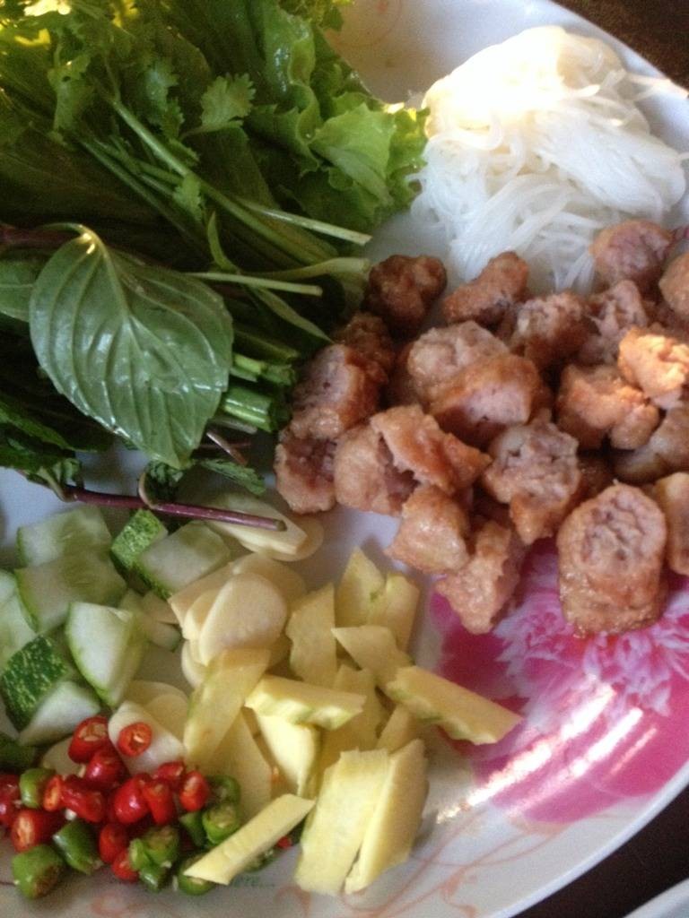 แหนมเนือง