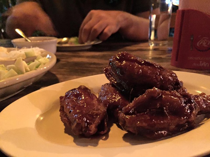 ปีกไก่ราดซอสมะขาม 55.-