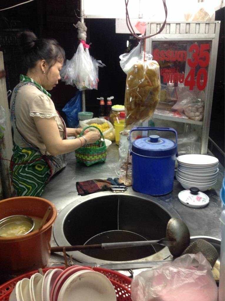 ป้าเจ้าของร้าน