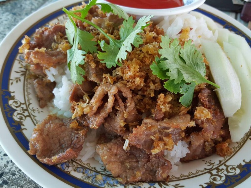 หมูกระเทียม