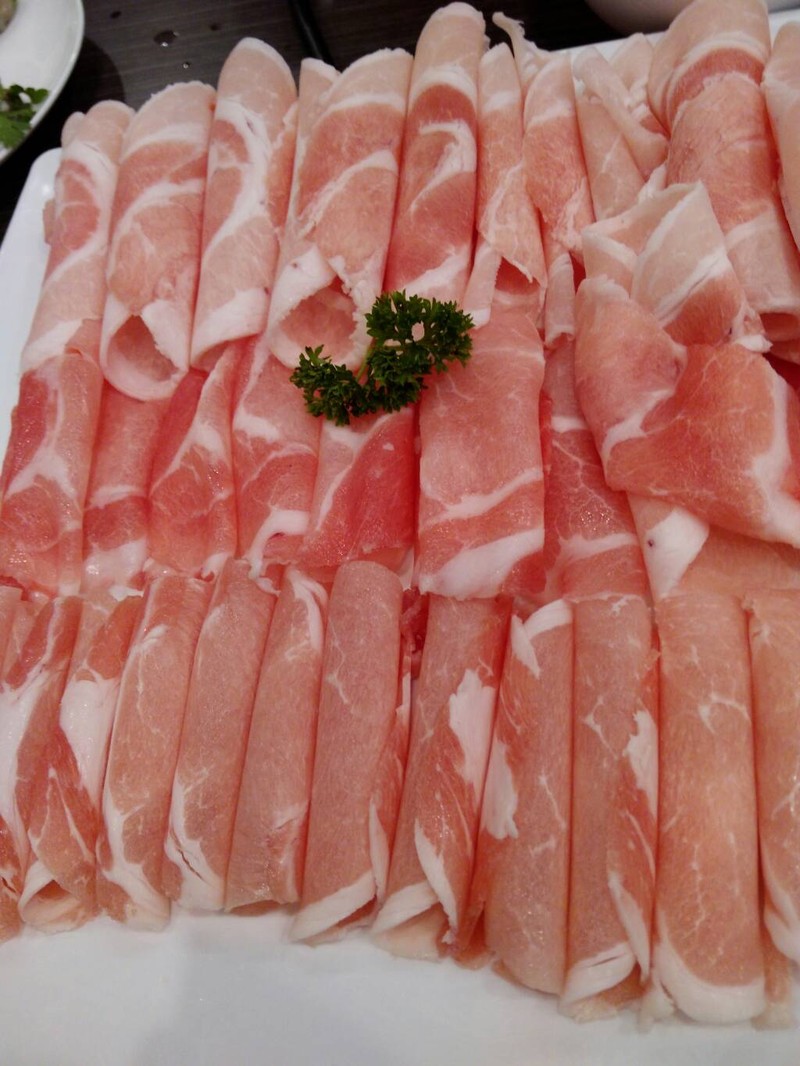 เนื้อหมู (เนื้อวัวแชะรูปไม่ทัน ฉกกันไว)