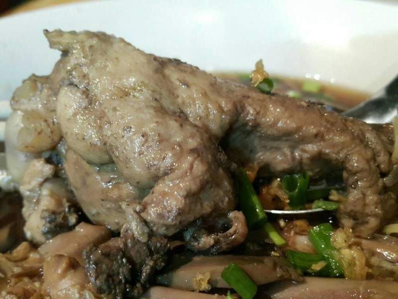 น่องเป็ดตุ๋นยาจีน ชิ้นโตๆ น่าทานมากเลยจ๊ะ