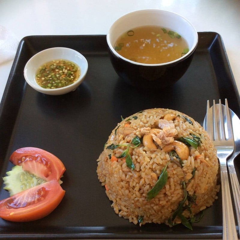 ข้าวผัดทูน่าน้ำพริกเผา