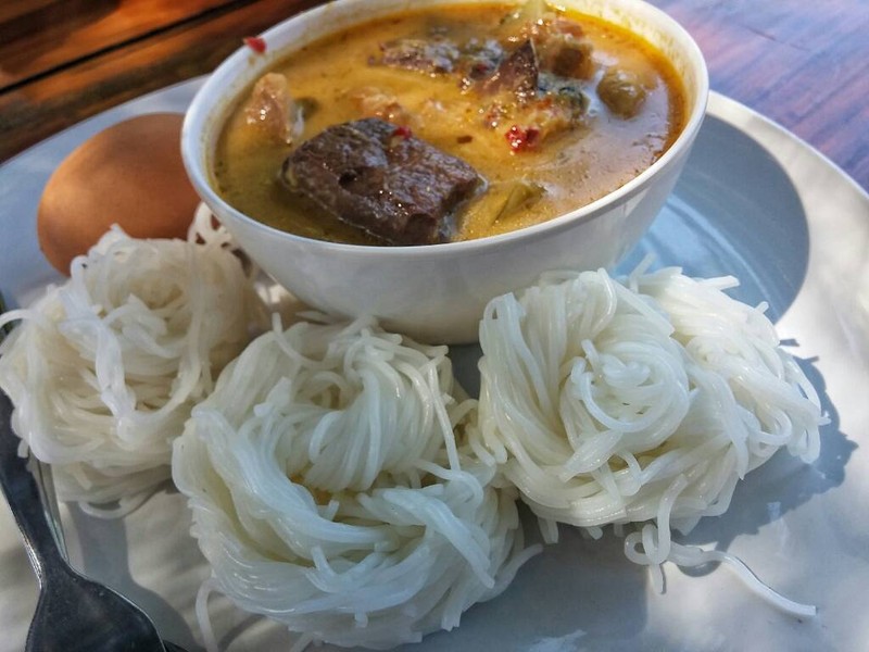 ขนมจีนแกงเขียวหวานไก่
