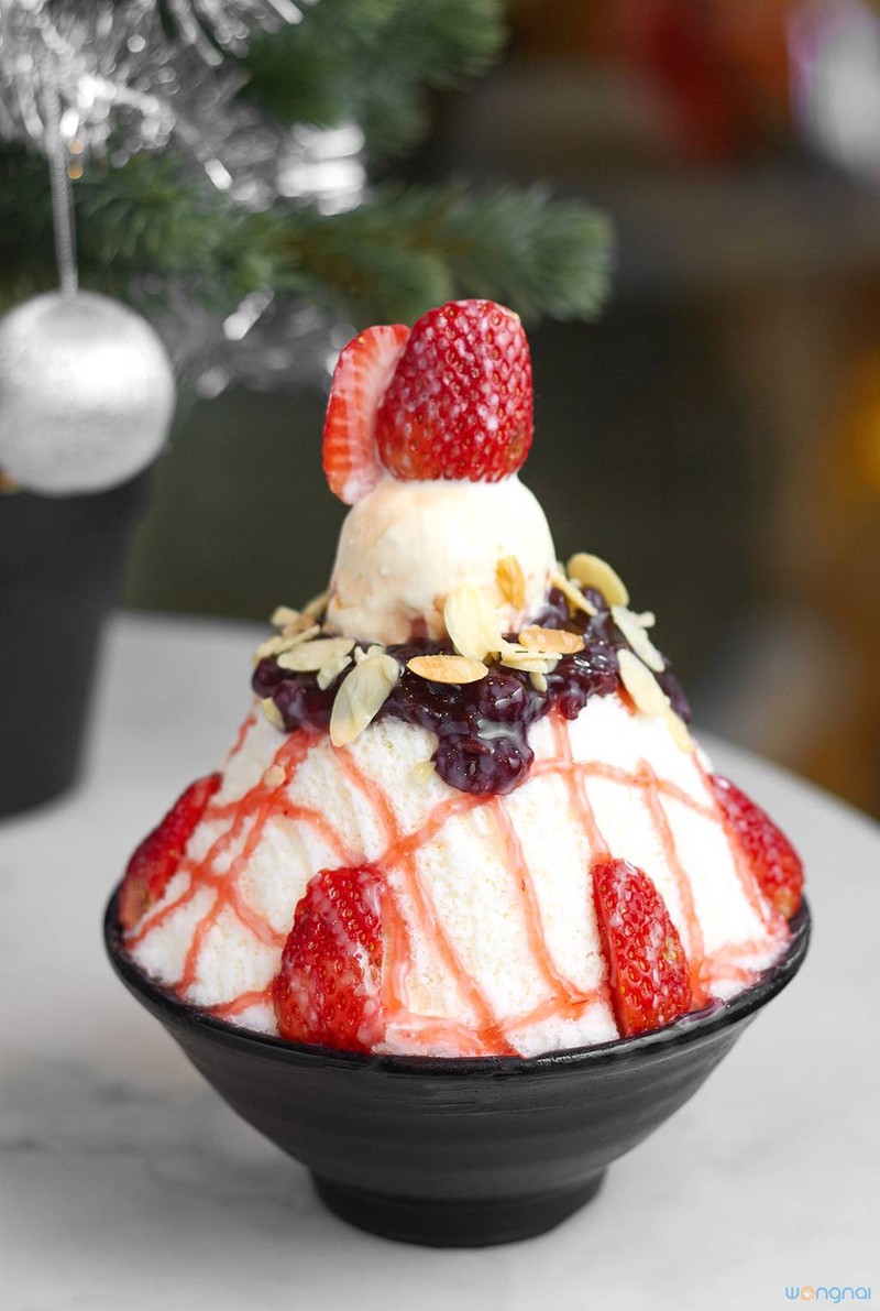 “Strawberry snowflake” (S : 190.- | L : 260.- )