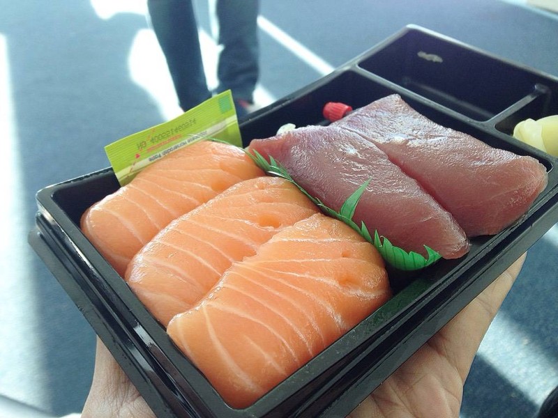 Sushi Nigiri ซูชิแซลมอนและทูน่า
