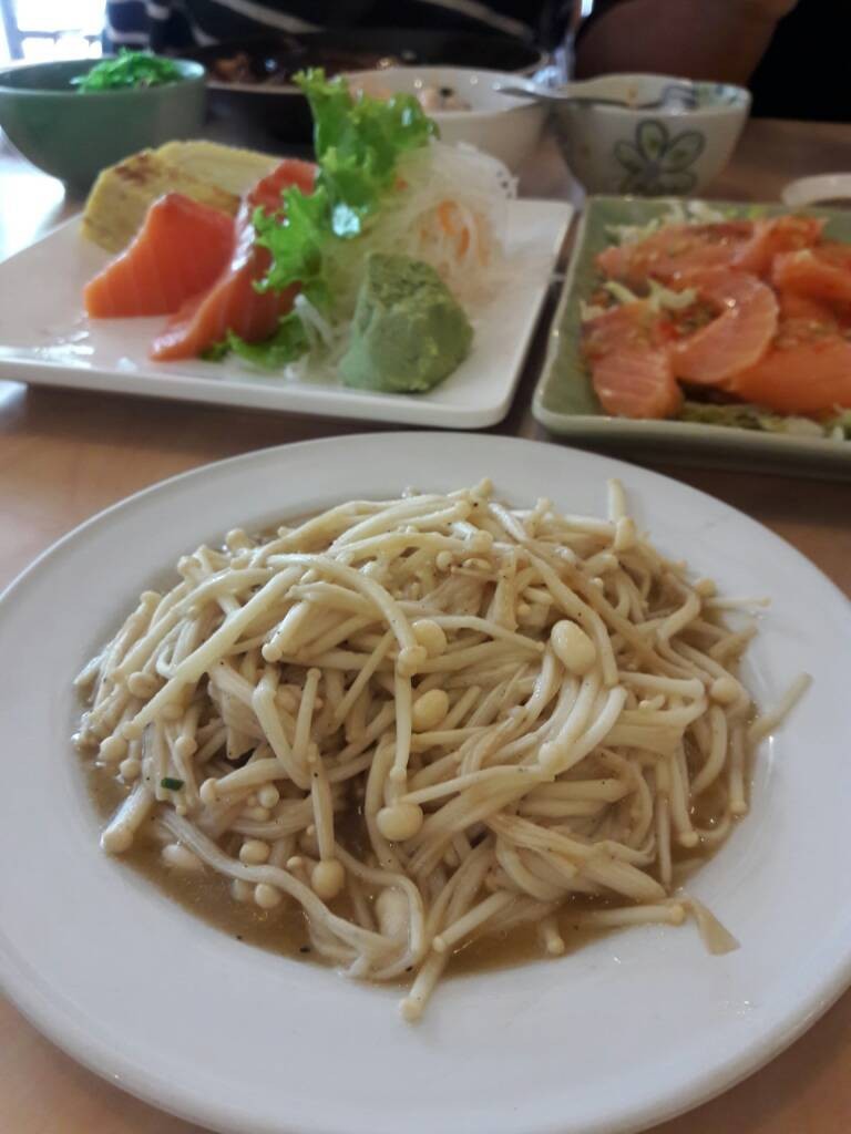 เห็ดเข็มทองผัดเนย