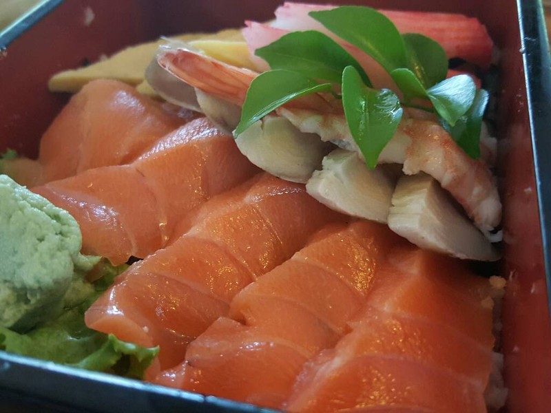 Chirashi sushi จ๊ะ