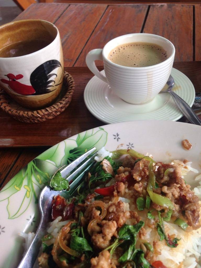 ข้าวผัดกระเพรากะกาแฟสด