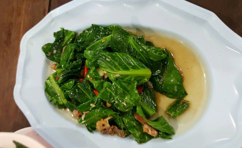 แขนงปลาเค็ม (60.-)