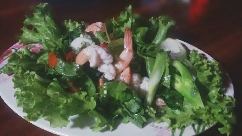 ยำคะน้ากุ้งสด