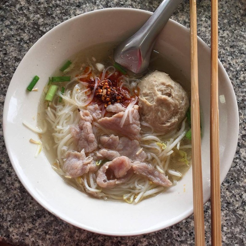 ก๋วนเตี๋ยวลูกชิ้นยักษ์