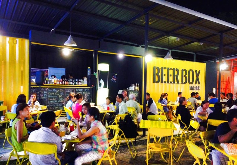 คนเยอะมาก บรรยากาศอบอุ่น