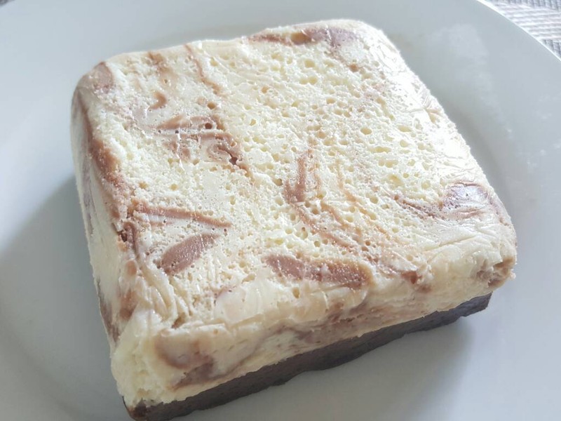 Brownie cheese cake จ๊ะ ( Slice : 120 บาท )
