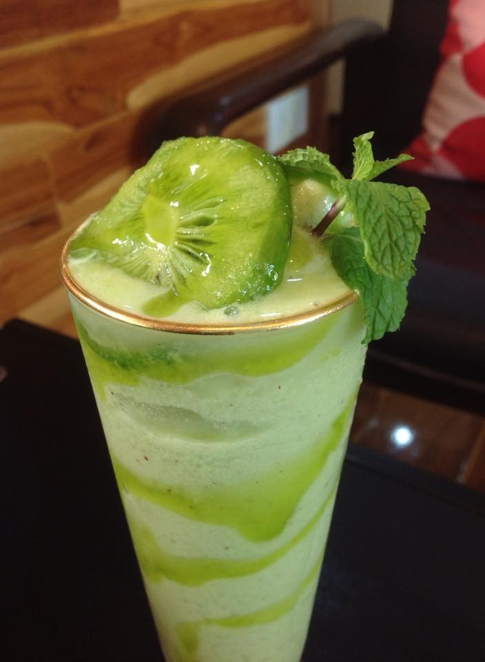 เครื่องดื่มกีวีสมูทตี้รสชาติกะลังดีค่ะ