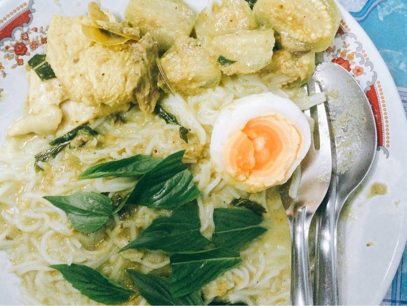 ขนมจีนชามใหญ่ พอกินสมราคาค่ะ