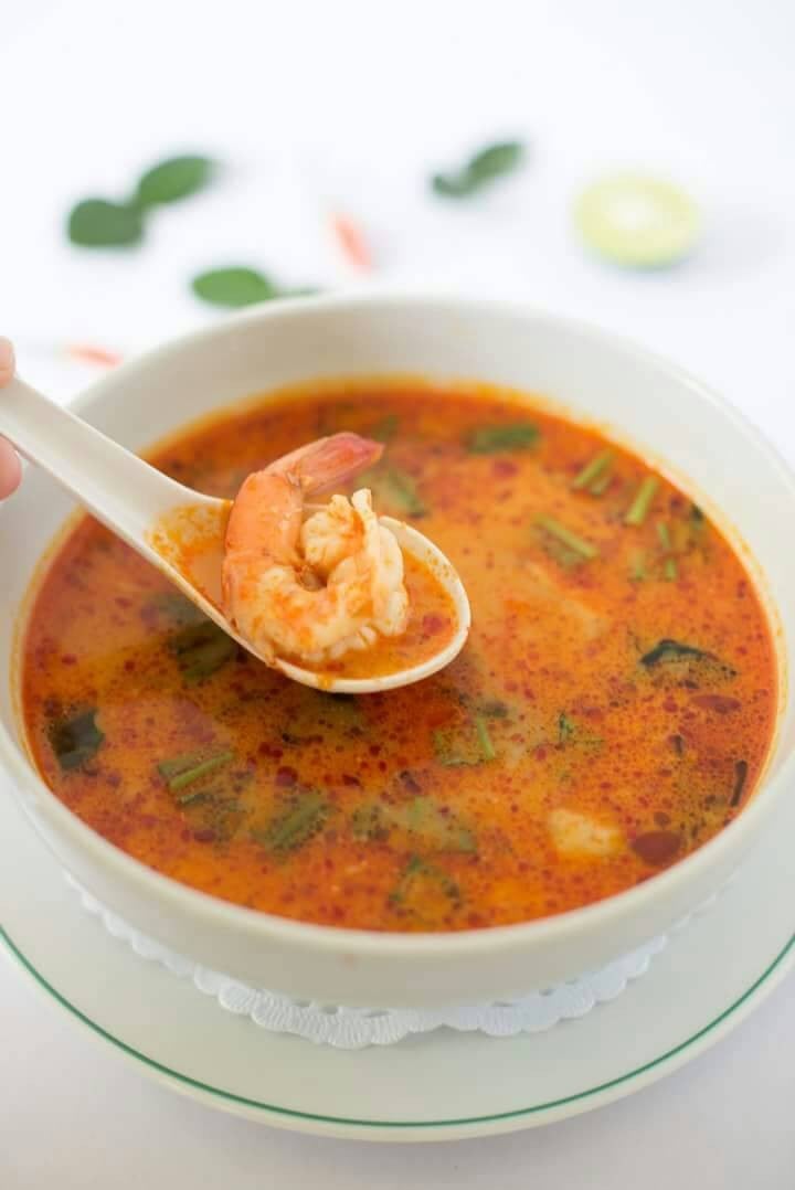 กุ้งสดตัวโตๆ กับน้ำต้มยำที่กลมกล่อม ทำให้รสชาติอร่อยแบบลงตัว 