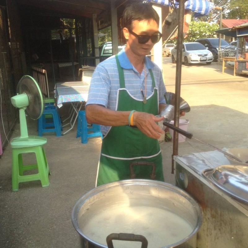 โจ๊กหม้อใหญ่ๆ หมดทุกวัน