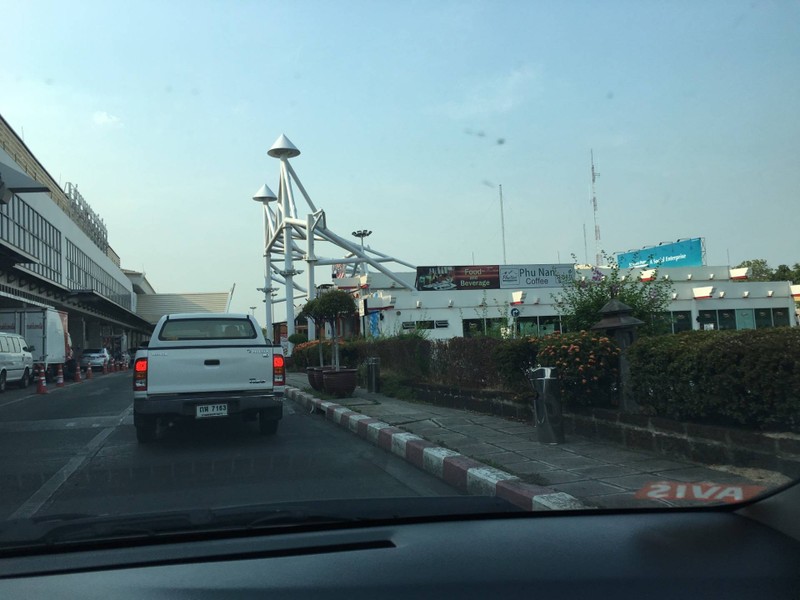 ทางขวามือ