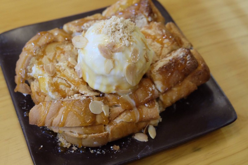 โทสต์อินจอลมีเนยน้ำผึ้ง (180-)