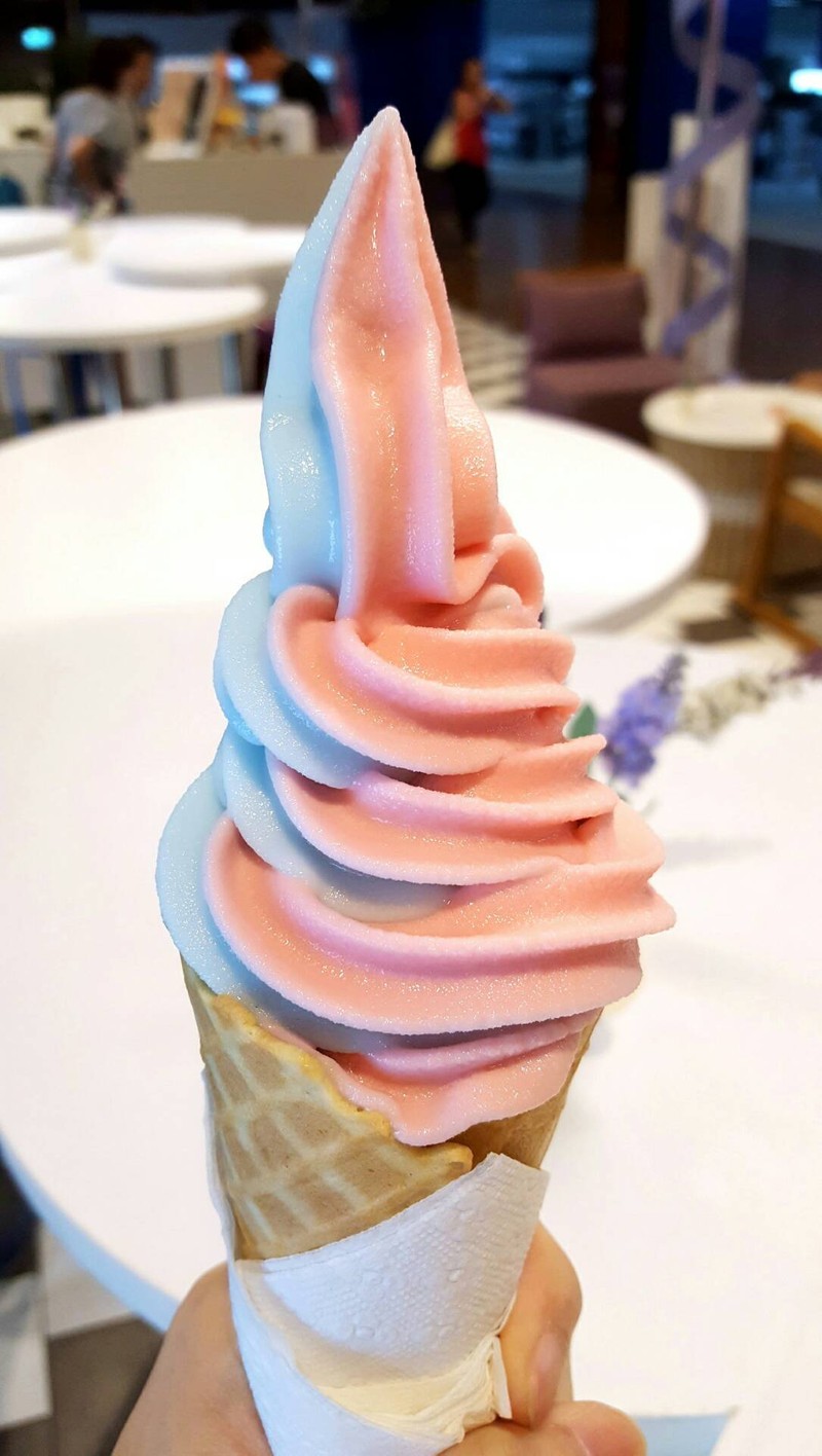 บลูฮาวายเปรี้ยวสดชื่นคล้ายบลูเลมอนค่ะ