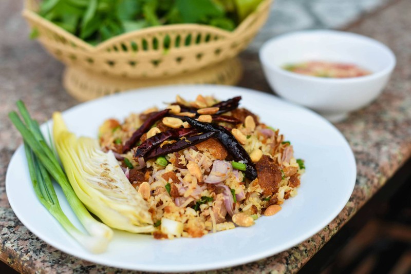 แหนมคลุก ແໜມເຂົ້າ