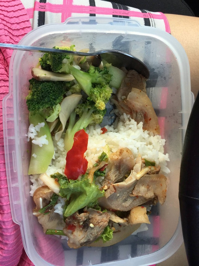 ยำหูหมู ผัดบล้อกเคอรรี่