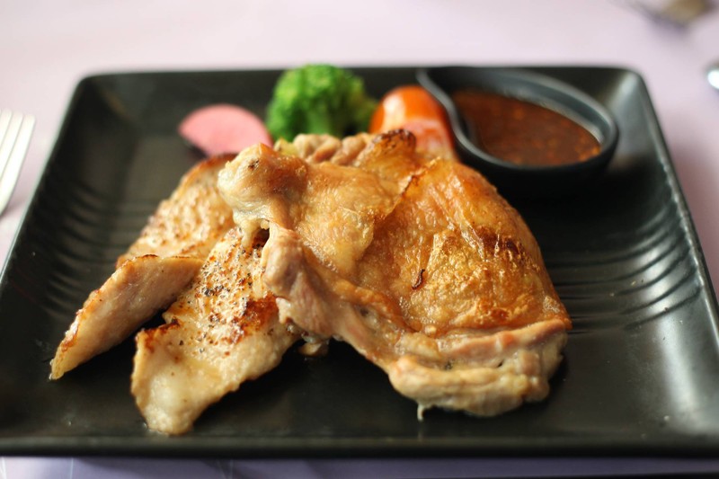 สเต็กไก่กรอบกับสันคอหมู 👍