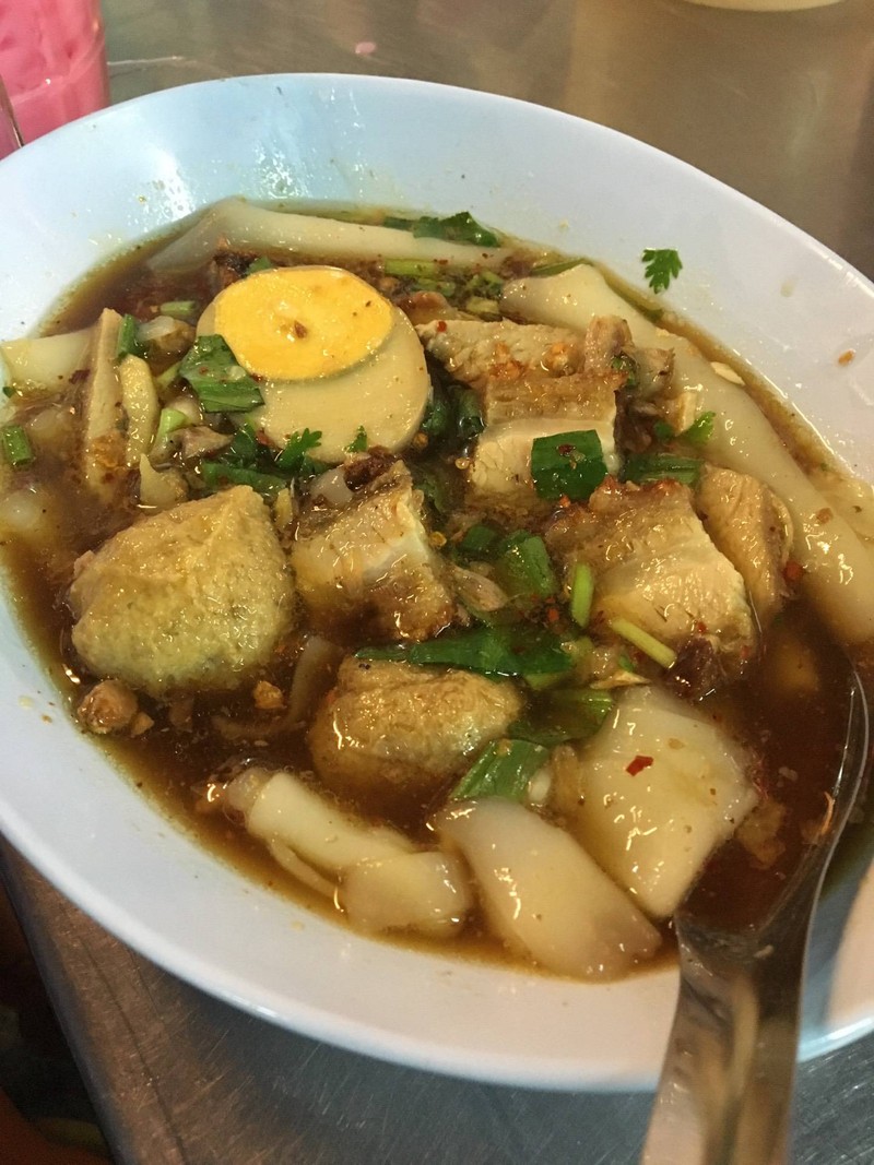 จานนี้ไม่เอาเครื่องใน 40 บาทเช่นกัน 