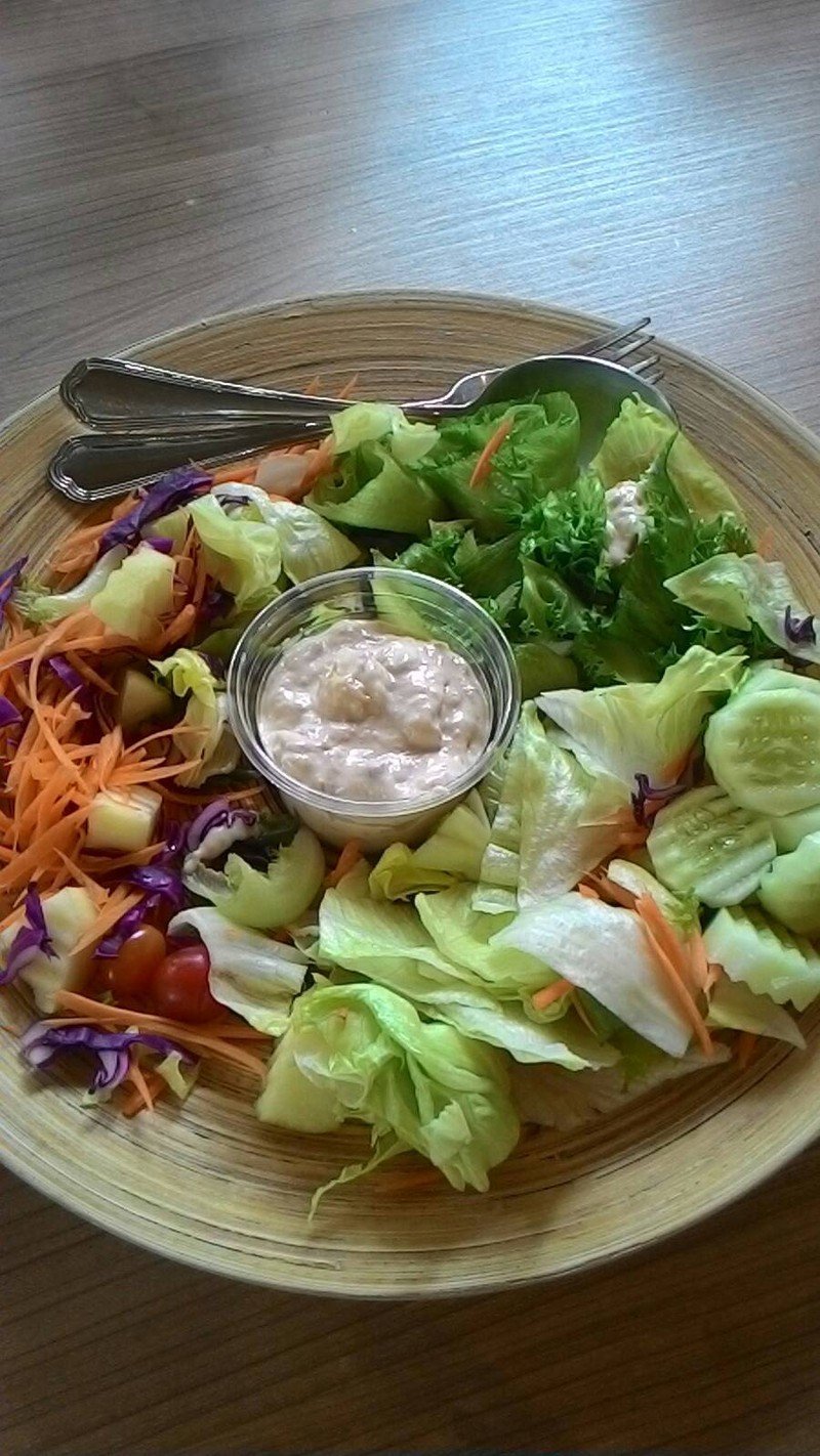 ทูน่าสลัด