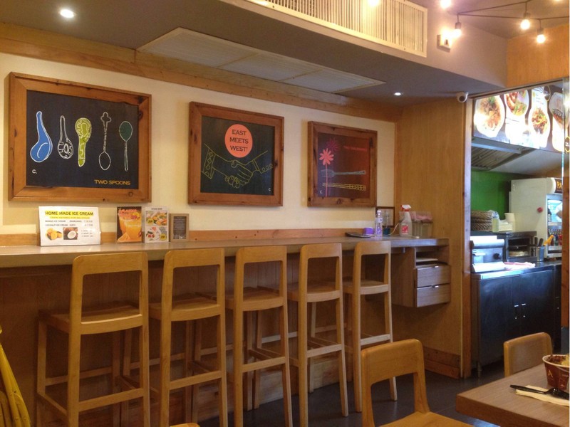 ที่นั่งแบบบาร์.