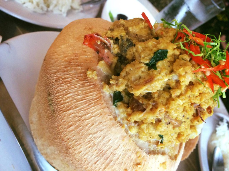 ห่อหมกทะเลในลูกมะพร้าวอ่อน ลองชิมก่อนแล้วจะติดใจ