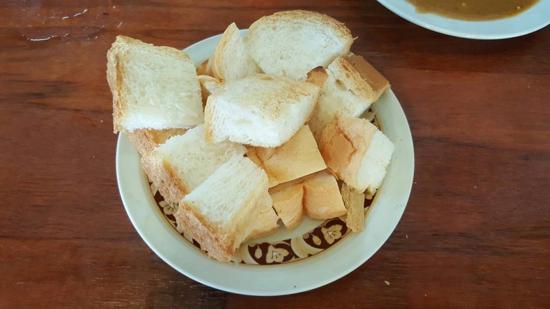 ขนมปังปิ้ง (แผ่นละ 10 บาท)