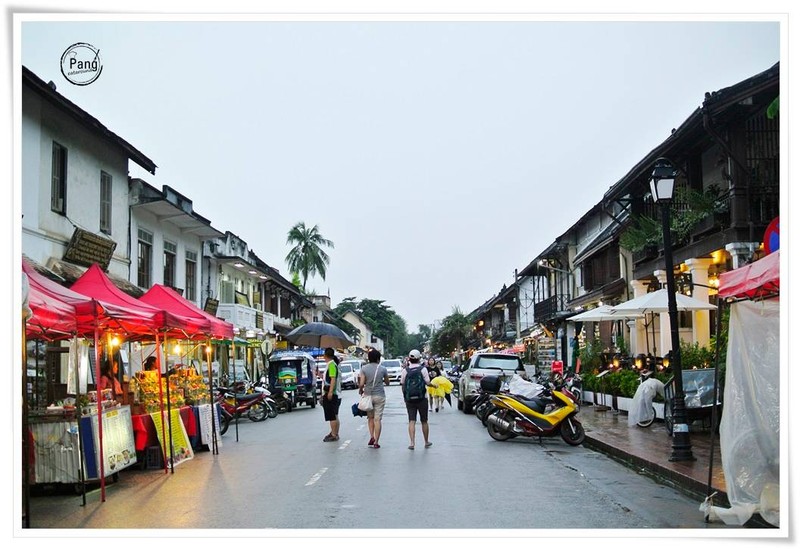 ถนนคนเดินวันฝนตก